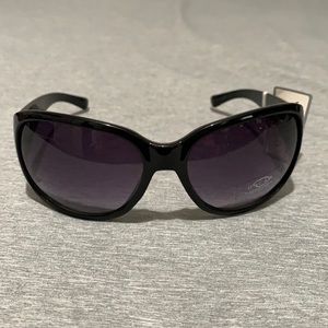 Oscar women’s sunglasses NWT